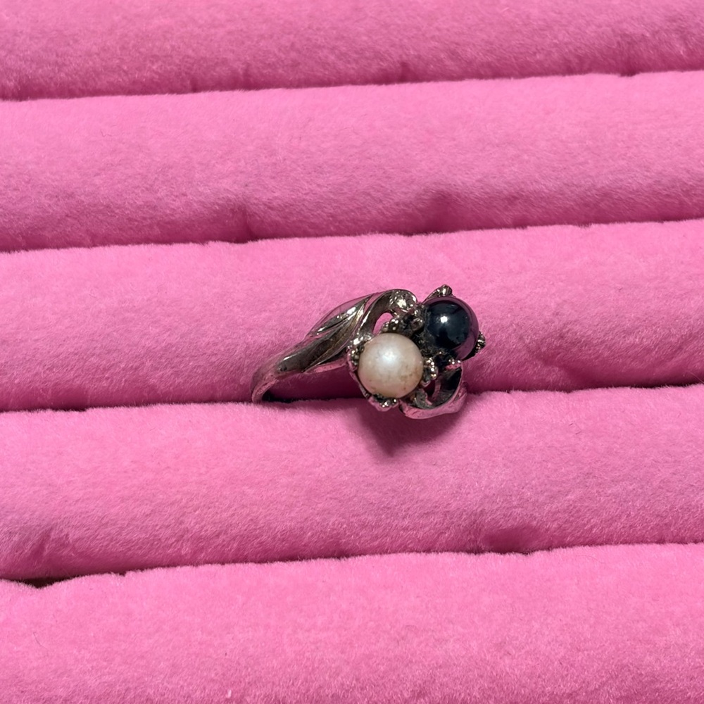 Sterling silver white pearl and hematite ring size 10